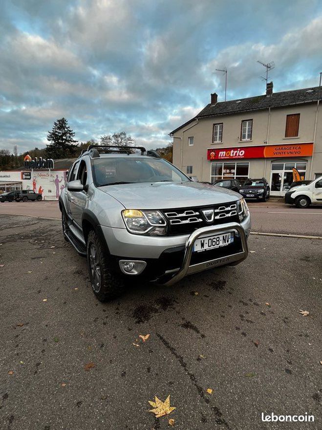 Cliquer pour voir la photo suivante Dacia Duster 1.5 DCI 110 cv 4x4 réhaussé amortisseurs Gris de 2016