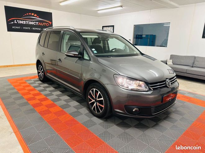Cliquer pour voir la photo suivante Volkswagen Touran 1.6 Confortline Gris de 2011