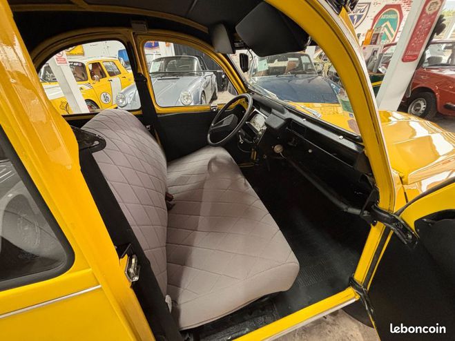 Citroen 2 CH 2 CV 2cv6 charleston Jaune de 1982