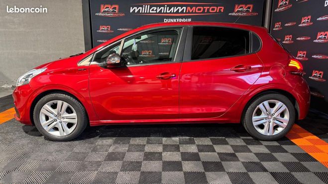 Peugeot 208 signature 1.2 vti 82 cv garantie 6 mois Rouge de 2019