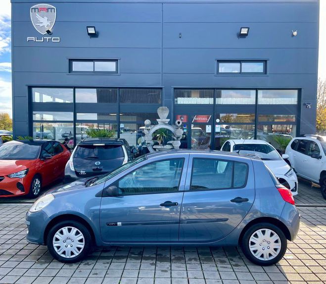 Cliquer pour voir la photo suivante Renault Clio III CONFORT DYNAMIQUE AUTHENTIQUE 1.5DCI Gris Foncé Métallisé de 2006