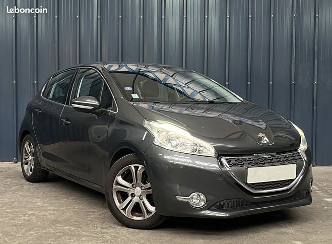 Cliquer pour voir la photo suivante Peugeot 208 Allure 1.6 VTi 120ch Essence BVm5 Garant Autre de 2012