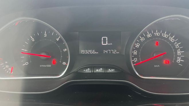 Peugeot 208 1.4 HDI 68 ENVY 5P FIABLE Violet de 2014