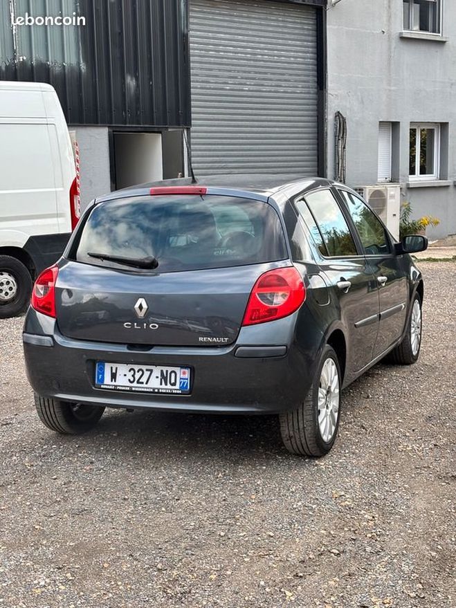 Renault Clio 3 1.2 16V Authentique 75cv Gris de 2007