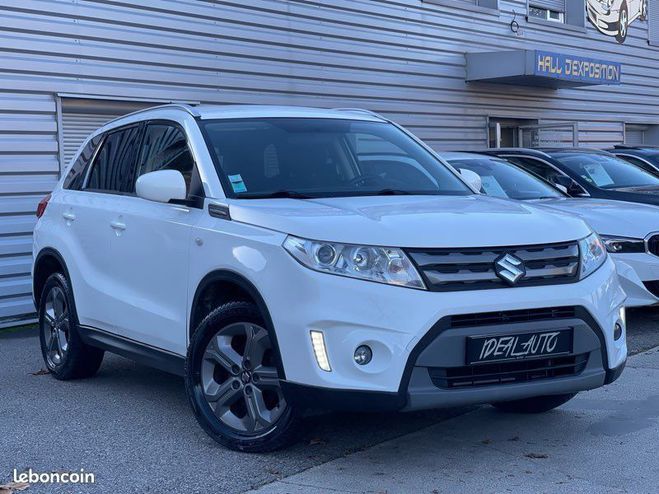 Cliquer pour voir la photo suivante Suzuki Vitara 1.6 VVT 120ch Privilege Allgrip 4X4 1ere Blanc de 2017
