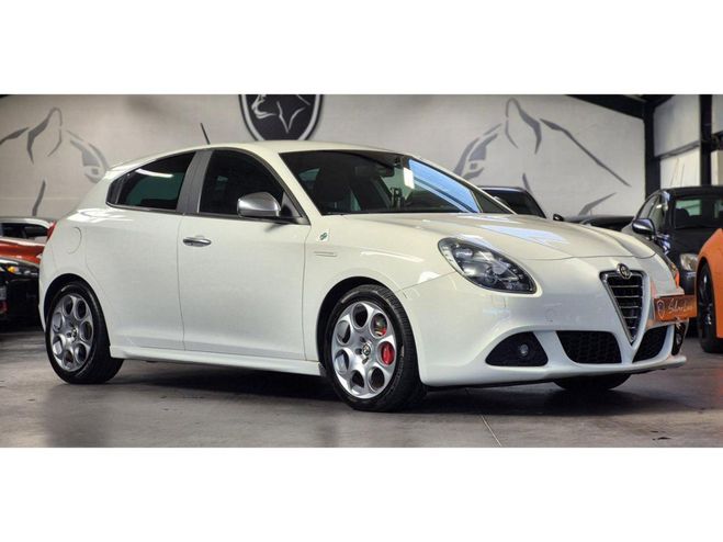 Alfa romeo Giulietta 1750 TBI - 235 BERLINE Quadrifoglio Verd Blanc de 2011