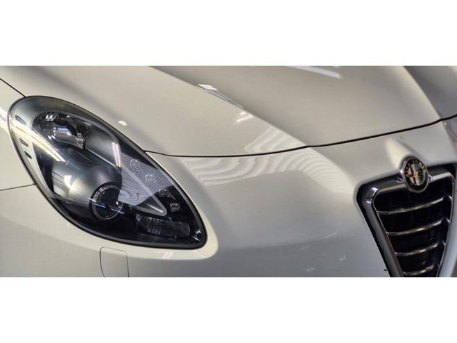 Alfa romeo Giulietta 1750 TBI - 235 BERLINE Quadrifoglio Verd Blanc de 2011