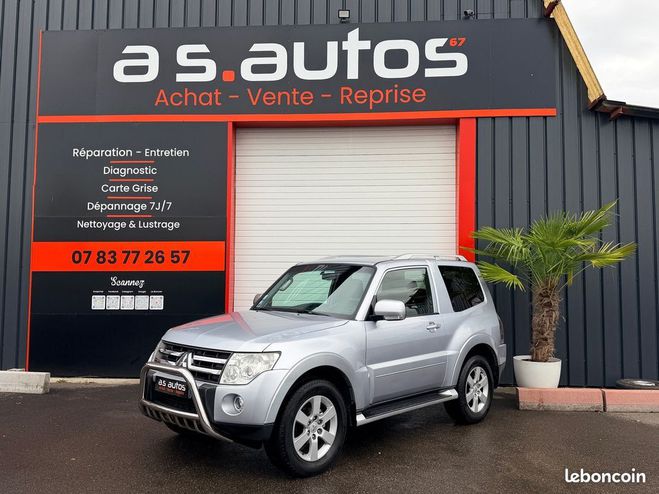 Cliquer pour voir la photo suivante Mitsubishi Pajero 4 SHORT WAGON V8 3.2 DI-D 170 CV BOITE A Gris de 2007