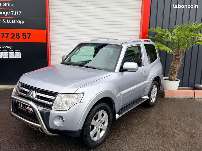 Mitsubishi Pajero 4 SHORT WAGON V8 3.2 DI-D 170 CV BOITE A Gris de 2007