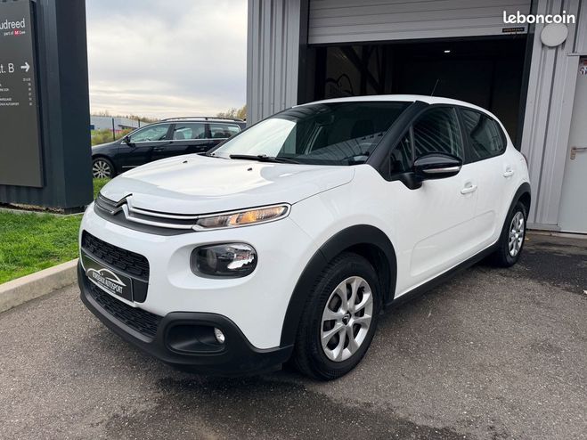 Cliquer pour voir la photo suivante Citroen C3 Société 1.2 PureTech 82ch Feel Nav Courr Blanc de 2019