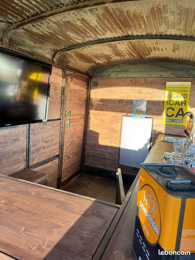 Citroen HY type h foodtruck bar  vin  de 1960