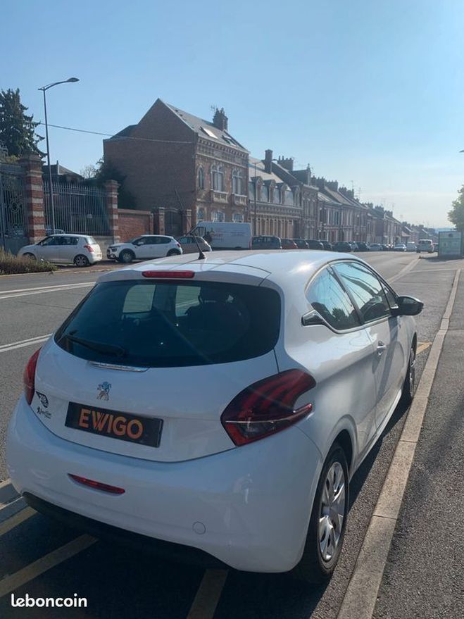 Peugeot 208 generation-i 1.2 puretech 68 like Noir de 2018