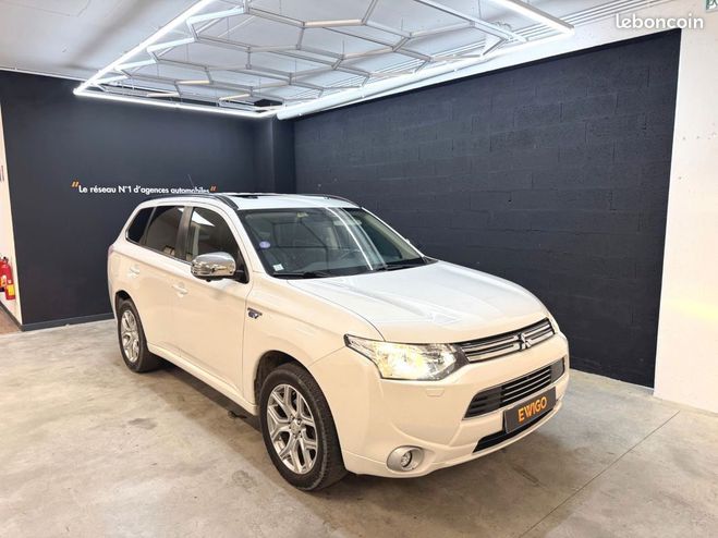 Cliquer pour voir la photo suivante Mitsubishi Outlander 2.0 hybrid phev instyle 4 pneus neufs Blanc de 2015
