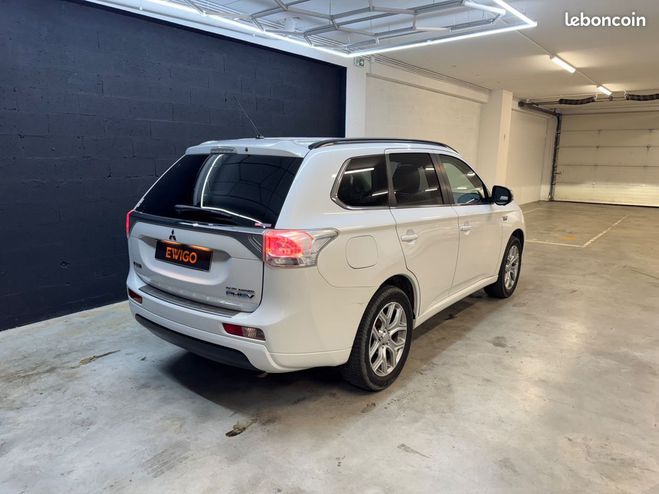 Mitsubishi Outlander 2.0 hybrid phev instyle 4 pneus neufs Blanc de 2015