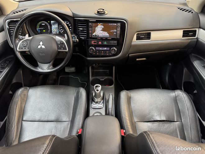 Mitsubishi Outlander 2.0 hybrid phev instyle 4 pneus neufs Blanc de 2015