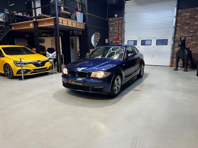 Cliquer pour voir la photo suivante BMW Serie 1 COUPE E82 120i 170 ch Sport Design Bleu de 2011