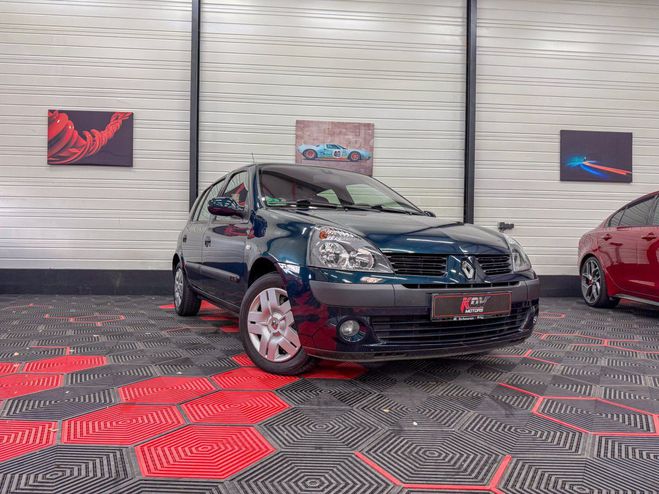 Cliquer pour voir la photo suivante Renault Clio 1.4 16v 98 BVM Dynamique Luxe Gris de 2004