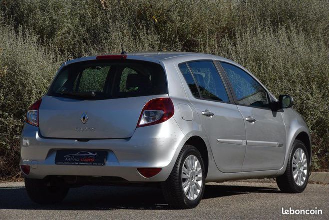 Renault Clio 3 TCE 100ch 5P DYNAMIQUE TOMTOM phase 2 Gris de 2011