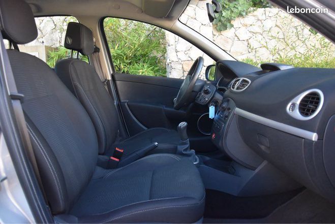 Renault Clio 3 TCE 100ch 5P DYNAMIQUE TOMTOM phase 2 Gris de 2011