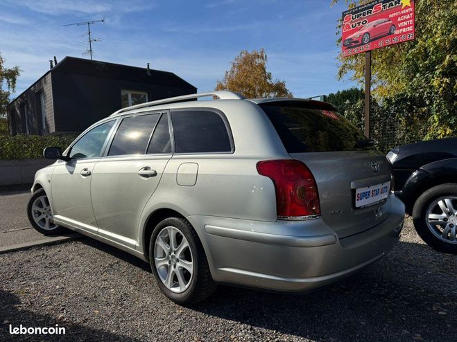 Toyota Avensis II BREAK 2L 150 D-4D LINEA SOL PACK 1er  Gris de 2005