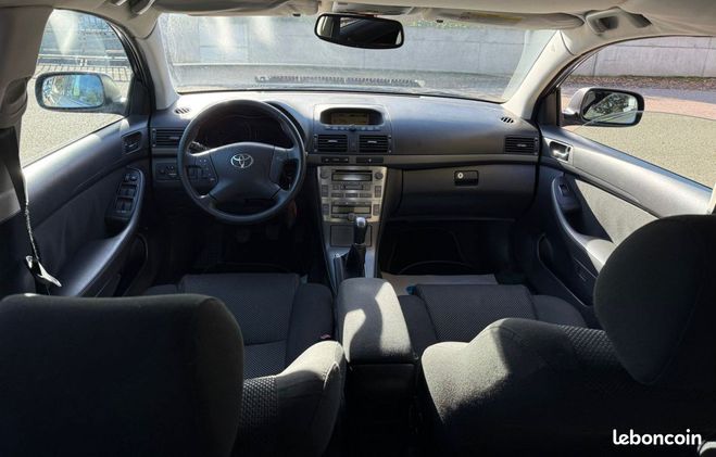 Toyota Avensis II BREAK 2L 150 D-4D LINEA SOL PACK 1er  Gris de 2005