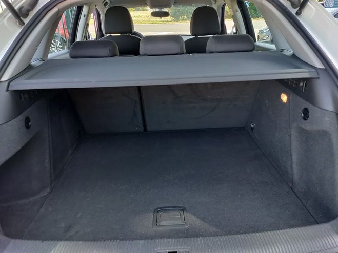 Audi Q3 Srie 1  2.0 TDI  DPF 140  CLIM -  1ERE  Blanc de 2012