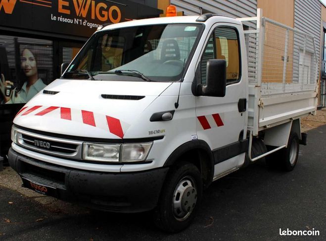 Iveco Daily VU FOURGON 35C10 2.3 D 95 ch Blanc de 2006
