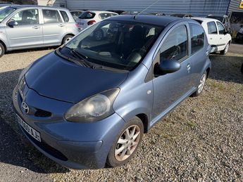  Voir détails -Toyota Aygo 1.0 VVT-i 68ch Les Bleus II 5p à Saint-Priest (69)