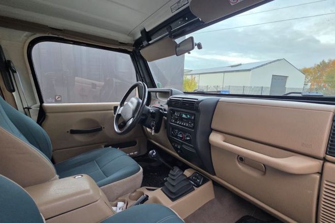 Jeep Wrangler TJ 4.0 SAHARA EQUIPE BV5 NOIR de 2000