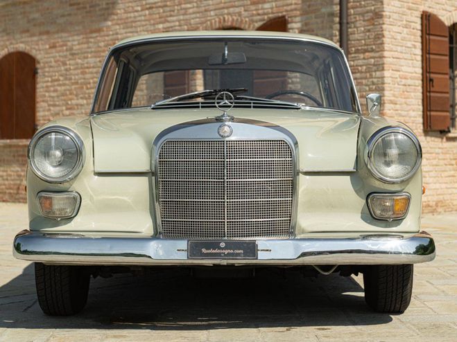 Mercedes 200 1966 MERCEDES-BENZ CODINE BEIGE de 1966