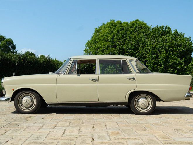 Mercedes 200 1966 MERCEDES-BENZ CODINE BEIGE de 1966