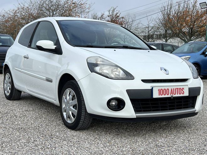 Cliquer pour voir la photo suivante Renault Clio III (K85) 1.2 16v 75ch Expression Clim BLANC de 2011