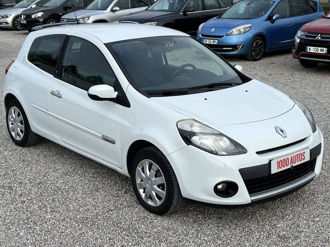 Renault Clio III (K85) 1.2 16v 75ch Expression Clim BLANC de 2011