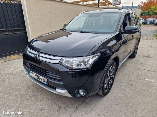 Cliquer pour voir la photo suivante Mitsubishi Outlander 2.2 di-d 150ch automatique 4wd 7 places Noir de 2016