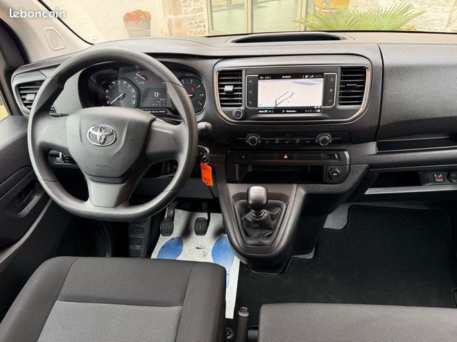 Toyota Proace Combi 2.0 D-4D 140ch Dynamic Confort BVM Gris de 2023