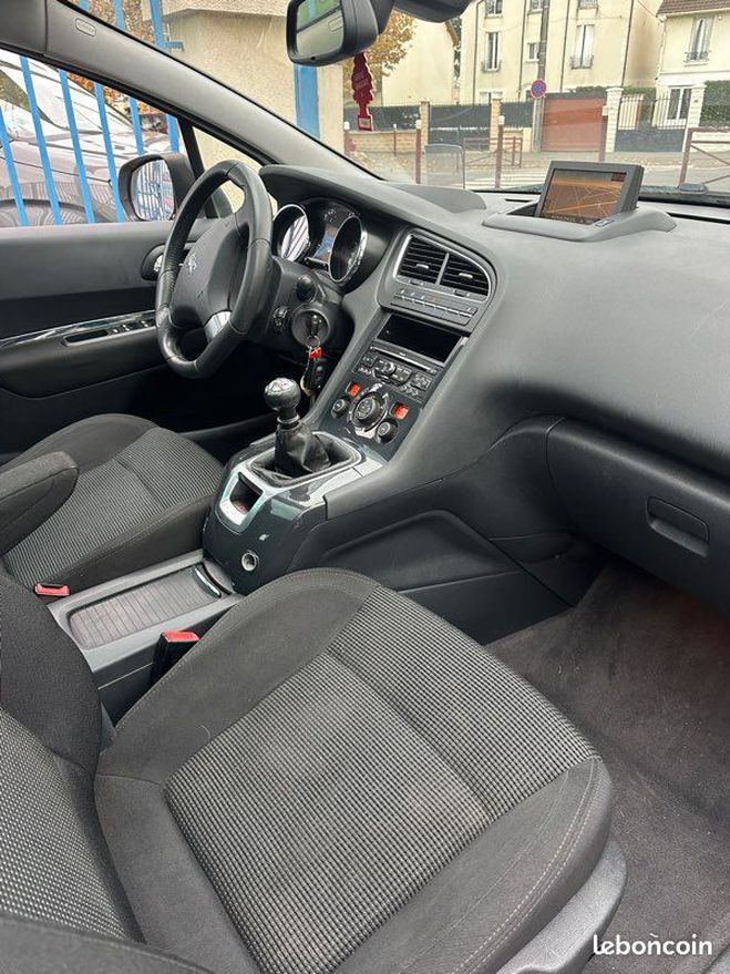 Peugeot 5008 1.6l HDI 112cv 7 places Blanc de 2011