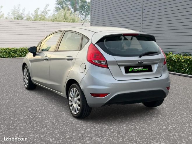 Ford Fiesta DIESEL 1,4L Gris de 2012