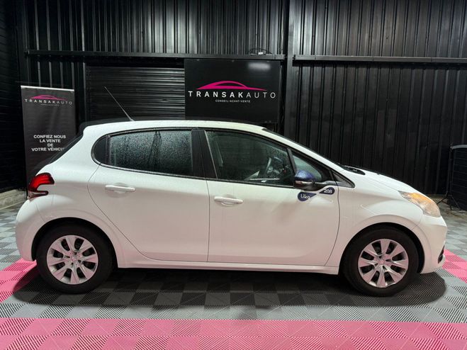 Peugeot 208 1.2 puretech 68ch bvm5 like BLANC de 2017