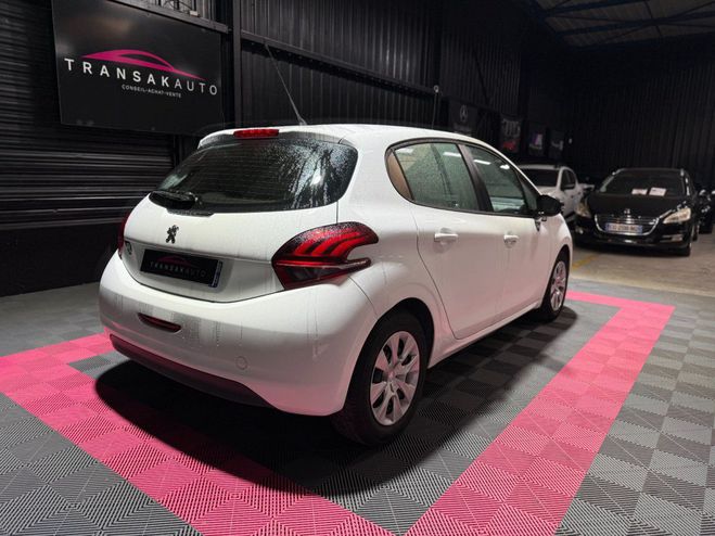Peugeot 208 1.2 puretech 68ch bvm5 like BLANC de 2017