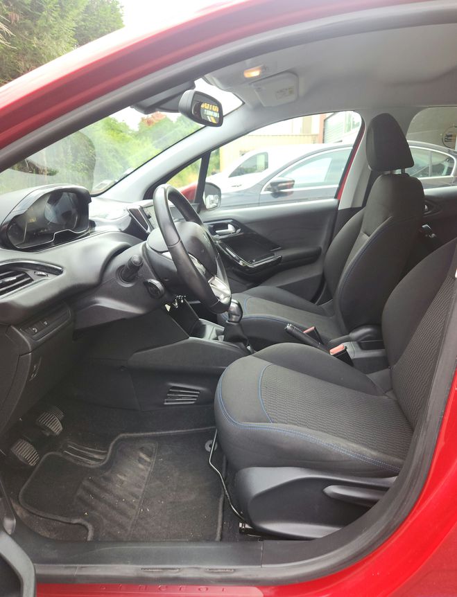 Peugeot 208 1.2 VTI PURETECH 12v 82CH S&S rouge de 2019