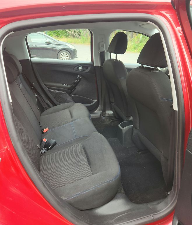 Peugeot 208 1.2 VTI PURETECH 12v 82CH S&S rouge de 2019