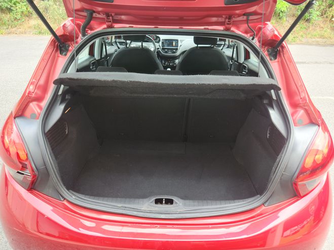 Peugeot 208 1.2 VTI PURETECH 12v 82CH S&S rouge de 2019