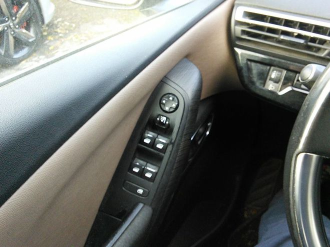 Citroen C4 Picasso 1.6 e-HDi FAP  114  EMBRAYAGE ET DISTRIB Gris de 2014