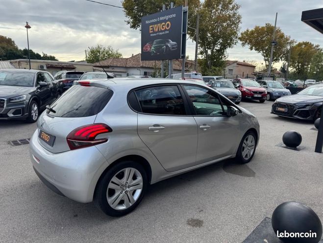 Peugeot 208 GENERATION-I 1.6 BLUEHDI 75CH STYLE Gris de 2018