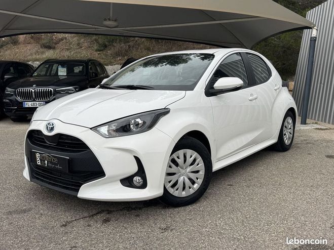Toyota Yaris 116H DYNAMIC 5P MY22 Blanc de 2023