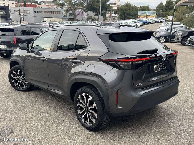 Toyota Yaris Cross 116H DESIGN MY22 Gris de 2023