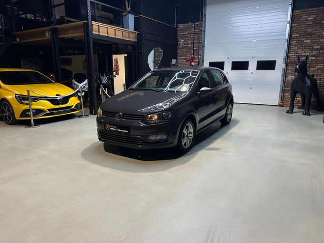 Cliquer pour voir la photo suivante Volkswagen Polo 1.0 60 Trendline Gris de 2015