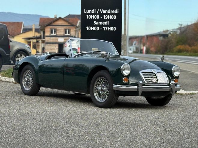 Cliquer pour voir la photo suivante MG MGA A 1600 4 cylindres 1.6L, 80 ch. Vert de 1960