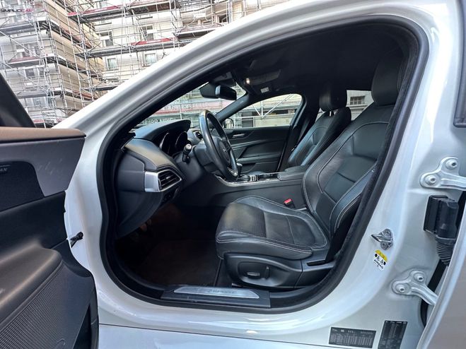 Jaguar XE 2.0 D - 180 ch R-Sport Blanc de 2015