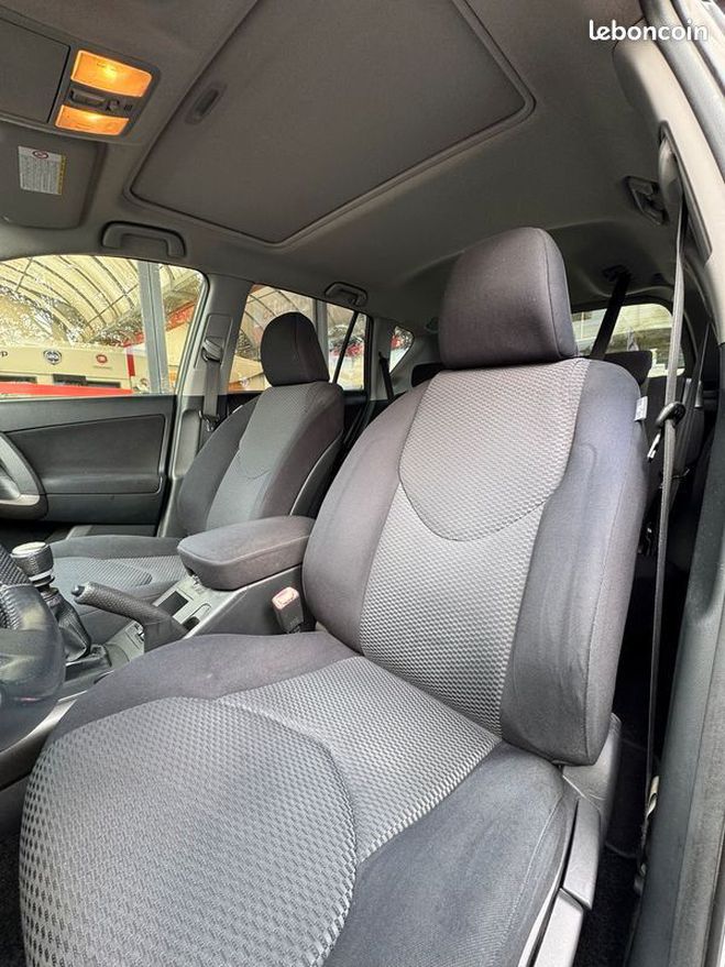 Toyota RAV 4 III 150 D-4D Life 4WD Marron de 2009